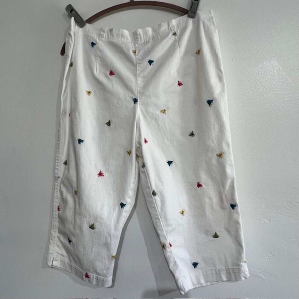 White Stag Stretch White Capri Pants w/Colorful Embroidered Butterflies, Size 16